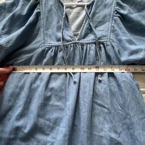 Old Navy Blue Denim Shift Dress M Puff Sleeve V-Neck Knee Length Tie Ruffle - Picture 6 of 7